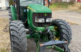 John Deere 5720